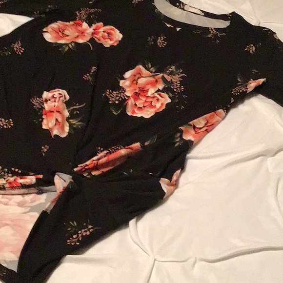 Flowered Top M - Picture 4 of 4